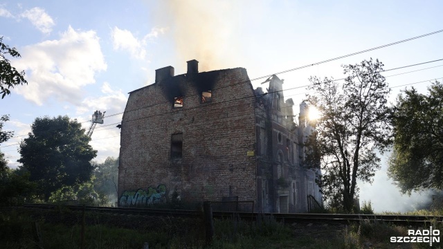 Fot. Robert Stachnik [Radio Szczecin] Pożar pustostanu w Podjuchach [WIDEO, ZDJĘCIA, AKTUALIZACJA]