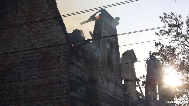 Fot. Robert Stachnik [Radio Szczecin] Pożar pustostanu w Podjuchach [WIDEO, ZDJĘCIA, AKTUALIZACJA]