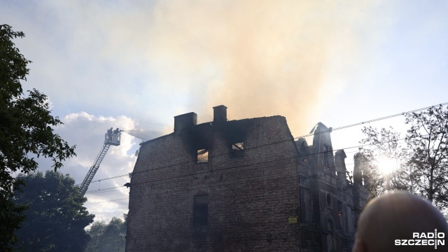 Fot. Robert Stachnik [Radio Szczecin] Pożar pustostanu w Podjuchach [WIDEO, ZDJĘCIA, AKTUALIZACJA]