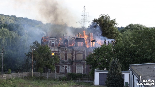 Fot. Robert Stachnik [Radio Szczecin] Pożar pustostanu w Podjuchach [WIDEO, ZDJĘCIA, AKTUALIZACJA]