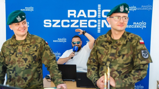 Fot. Mateusz Papke [Radio Szczecin] Letnie studio Radia Szczecin. Zagrała Orkiestra Wojskowa [WIDEO, ZDJĘCIA]