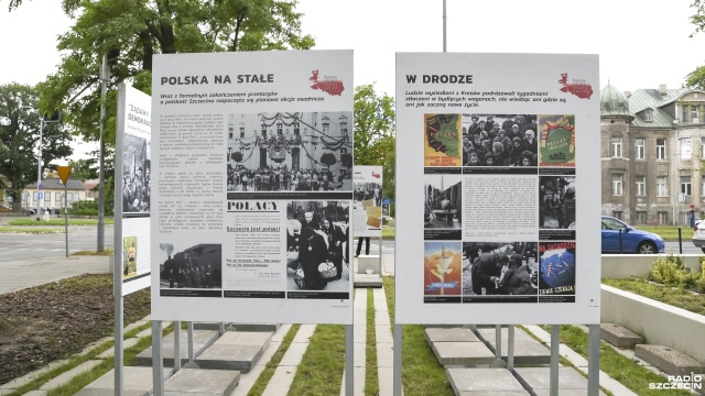 Fot. Kamila Kozioł [Radio Szczecin] Wystawa o Szczecinie jeździ po Polsce. Teraz jest dostępna przed siedzibą radia [ZDJĘCIA]