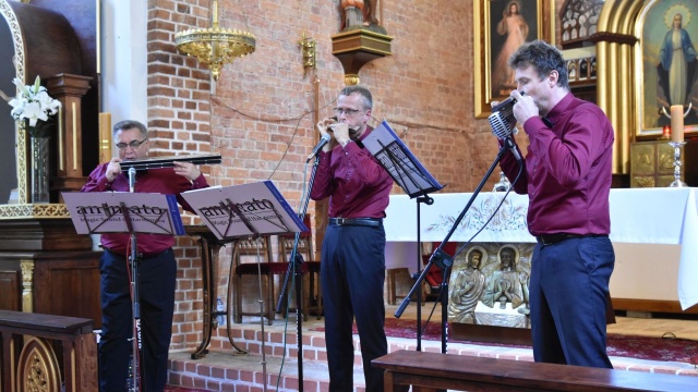Trio Harmonijek Ustnych „Animato”. Fot. Jan Olczak Zainaugurowano Festiwal „Muzyczna Podróż Śladami Grünebergów” w Konarzewie [ZDJĘCIA]