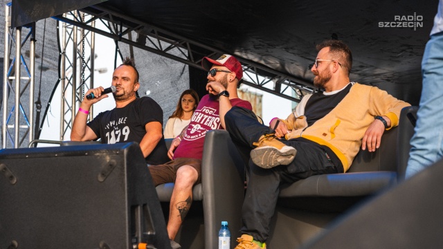 Fot. Mateusz Papke [Radio Szczecin] Gwiazdy Festiwalu Garaże z przekazem do Ukraińcow [ZDJĘCIA]