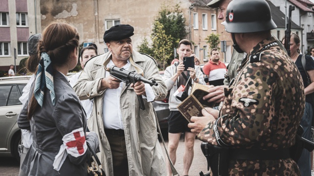 Źródło: Facebook Drawieńskie Stowarzyszenie Historyczno-EksploracyjneMałgorzata Fot. Joanna Photo 1000zł na Wakacje dla Bohatera uzbierali w Drawnie
