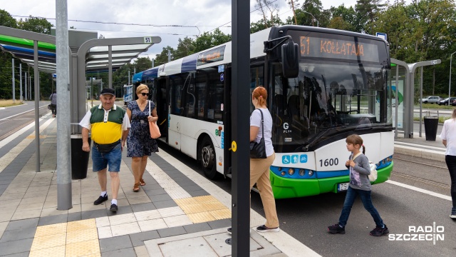 Fot. Robert Stachnik [Radio Szczecin] Brak skomunikowania autobusów na pętli Głębokie [WIDEO, ZDJĘCIA]