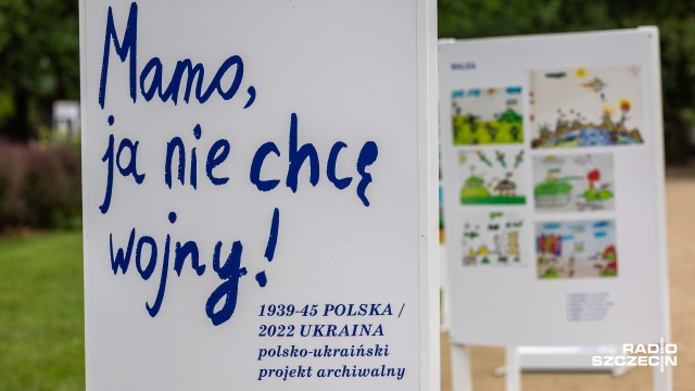 Fot. Robert Stachnik [Radio Szczecin] Wstrząsająca wystawa rysunków pokazuje wojnę oczami dziecka [WIDEO, ZDJĘCIA]