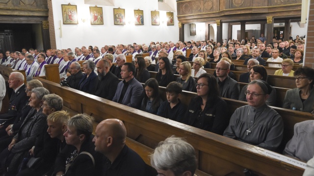 Fot. Kamila Kozioł [Radio Szczecin] Ostatnia droga księdza Piotra Kiliana [WIDEO, ZDJĘCIA]