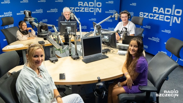 Fot. Robert Stachnik [Radio Szczecin] Finalistka "The Voice Kids" w studiu Radia Szczecin [ZDJĘCIA]
