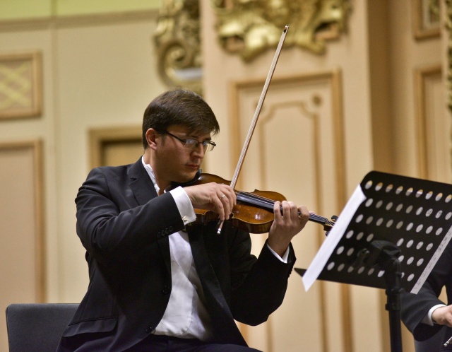 Mykoła Hawiuk – skrzypek. Fot. Vitaliy Hrabar Phoenix String Quartet na Międzynarodowym Festiwalu WIELCY TWÓRCY we Lwowie [ZDJĘCIA]