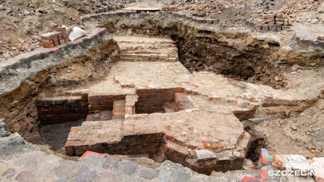 Fot. Robert Stachnik [Radio Szczecin] Odkrycie archeologiczne na Rynku Nowym w Szczecinie [WIDEO, ZDJĘCIA]