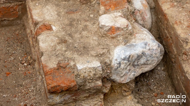 Fot. Robert Stachnik [Radio Szczecin] Odkrycie archeologiczne na Rynku Nowym w Szczecinie [WIDEO, ZDJĘCIA]