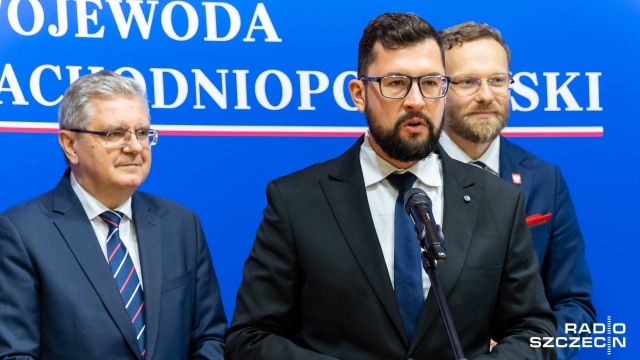 Fot. Robert Stachnik [Radio Szczecin] Pogotowie dostanie hybrydowe samochody [ZDJĘCIA]