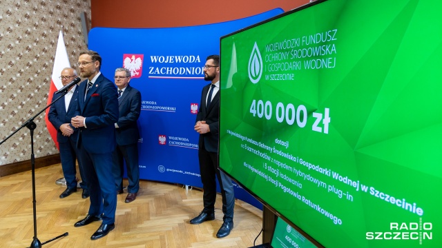 Fot. Robert Stachnik [Radio Szczecin] Pogotowie dostanie hybrydowe samochody [ZDJĘCIA]