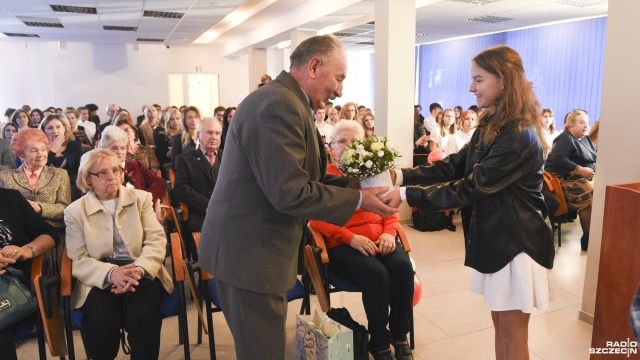 Fot. Kamila Kozioł [Radio Szczecin] Sybiracy patronem Liceum Ogólnokształcącego w Szczecińskiej Szkole Florystycznej [WIDEO, ZDJĘCIA]