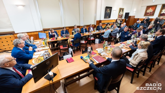Fot. Robert Stachnik [Radio Szczecin] Sejmowa komisja zdrowia na PUM [ZDJĘCIA]