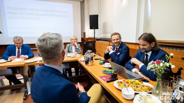 Fot. Robert Stachnik [Radio Szczecin] Sejmowa komisja zdrowia na PUM [ZDJĘCIA]