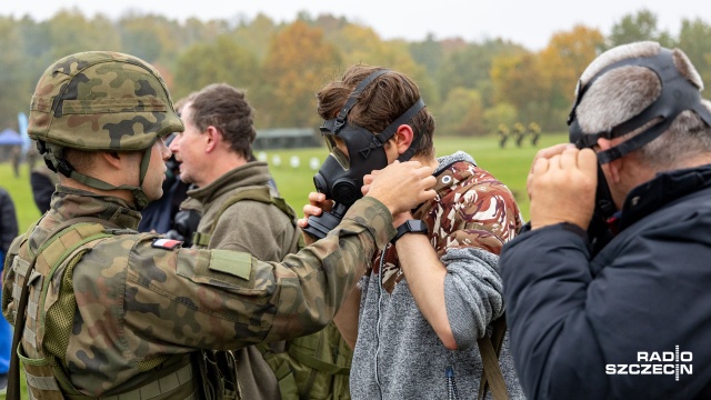 Fot. Robert Stachnik [Radio Szczecin] Rzucają granatem, strzelają na Krzekowie [WIDEO, ZDJĘCIA]
