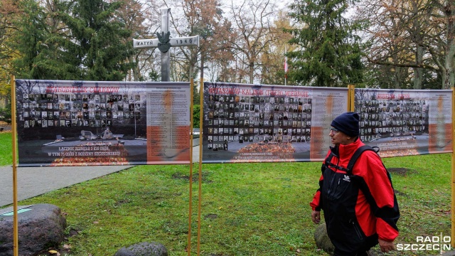 Fot. Robert Stachnik [Radio Szczecin] Liczy się każda złotówka! Wolontariusze wciąż kwestują na Cmentarzu Centralnym [WIDEO, ZDJĘCIA]