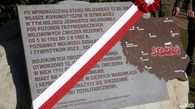 Fot. Maciej Papke [Radio Szczecin] Pamiątkowa tablica w Złocieńcu odsłonięta [WIDEO, ZDJĘCIA]