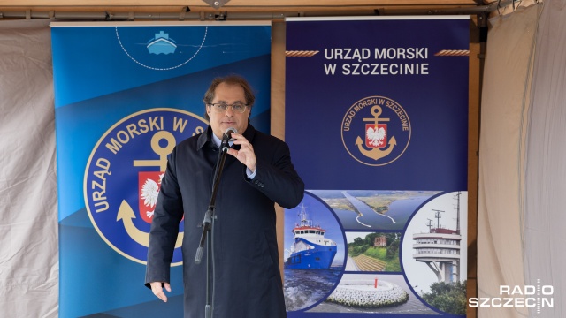 Fot. Robert Stachnik [Radio Szczecin] Ławeczka - i to jaka! - na nabrzeżu Starówka [WIDEO, ZDJĘCIA]