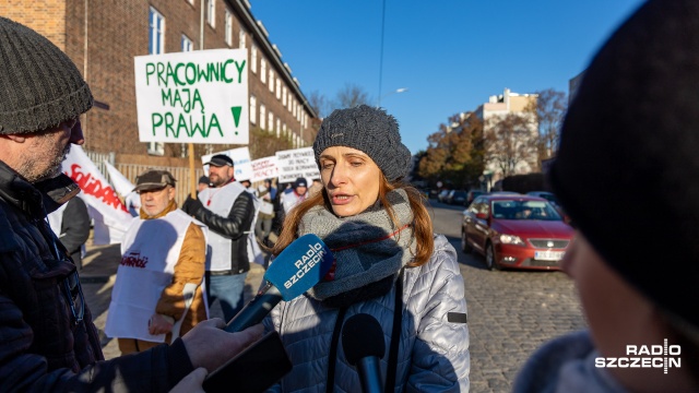 Fot. Robert Stachnik [Radio Szczecin] Protest związkowców pod IPN w obronie zwolnionych pracownic [ZDJĘCIA]