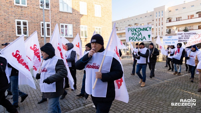 Fot. Robert Stachnik [Radio Szczecin] Protest związkowców pod IPN w obronie zwolnionych pracownic [ZDJĘCIA]