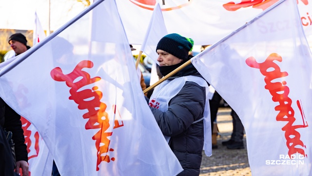 Fot. Robert Stachnik [Radio Szczecin] Protest związkowców pod IPN w obronie zwolnionych pracownic [ZDJĘCIA]