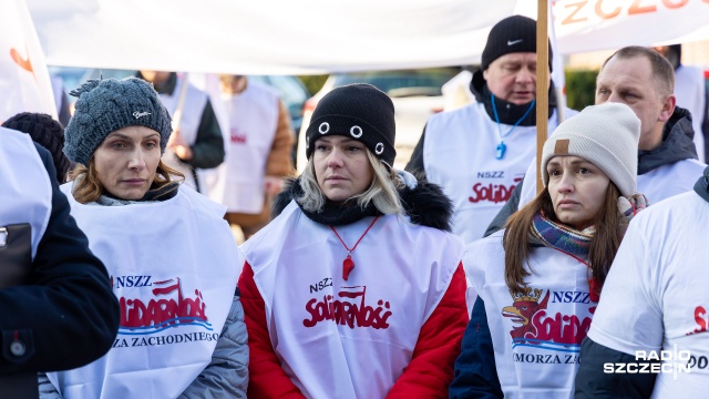 Fot. Robert Stachnik [Radio Szczecin] Protest związkowców pod IPN w obronie zwolnionych pracownic [ZDJĘCIA]