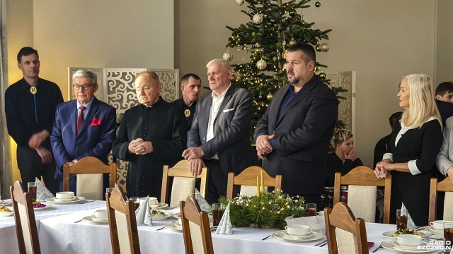 Fot. Wojciech Ochrymiuk [Radio Szczecin] Wyjątkowe spotkanie wigilijne na ulicy Spełnionych Marzeń [WIDEO, ZDJĘCIA]