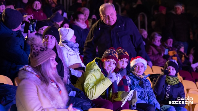 Fot. Robert Stachnik [Radio Szczecin] Kolędowanie z piłkarzami na stadionie Pogoni [WIDEO, ZDJĘCIA]