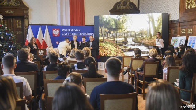 Fot. Kamila Kozioł [Radio Szczecin] Kuratorium Oświaty nagrodziło najlepszych uczniów w regionie [ZDJĘCIA]