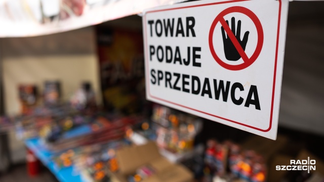 Fot. Robert Stachnik [Radio Szczecin] Za kilka dni Sylwester. Sprzedawca fajerwerków: Na razie szału nie ma [WIDEO, ZDJĘCIA]
