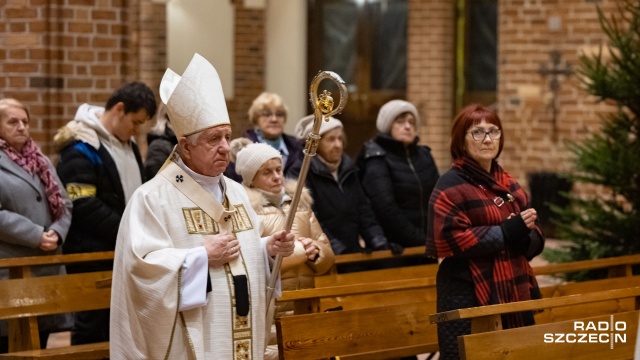 Fot. Robert Stachnik [Radio Szczecin] Modlitwa w intencji zmarłego papieża. Metropolita będzie na pogrzebie [ZDJĘCIA]