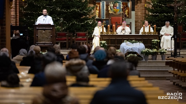 Fot. Robert Stachnik [Radio Szczecin] Modlitwa w intencji zmarłego papieża. Metropolita będzie na pogrzebie [ZDJĘCIA]