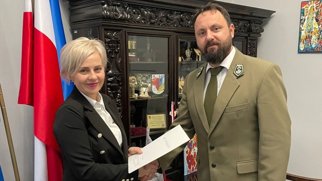 Miasto stało się właścicielem lasu przy ul. Stamma na osiedlu Olimpijczyków. To po podpisaniu umowy w tej sprawie z Nadleśnictwem Białogard.