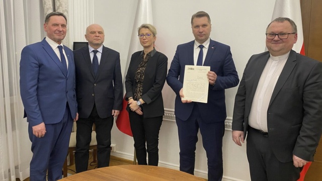 Minister Edukacji i Nauki Przemysław Czarnek uznał projekt Chrzest Pomorza w dziejach Polski i Europy: jubileusz 900-lecia za ważny i podjął decyzję o finansowaniu przedsięwzięcia w kwocie 10 mln złotych.