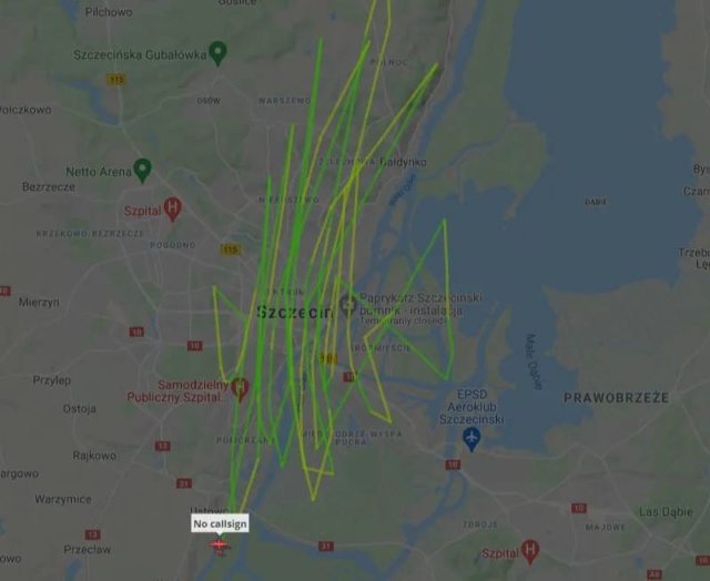Samolot nisko latający nad Szczecinem nie dawał we wtorek zasnąć mieszkańcom. Nad miastem przelatywał od popołudnia do późnego wieczora.