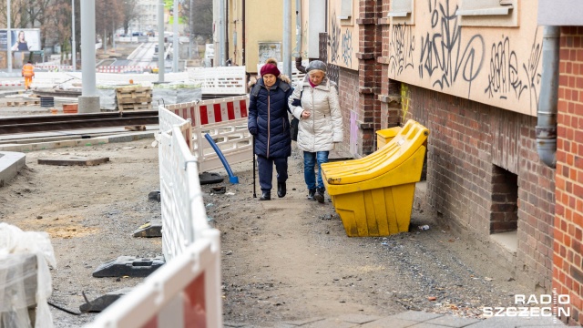 Mieszkańcy Niebuszewa: Ile może trwać remont kawałka chodnika [WIDEO, ZDJĘCIA]