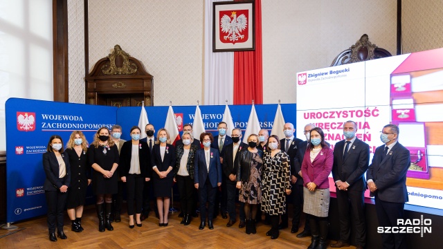 Pracownicy odznaczeni medalami za zasługi - w Zachodniopomorskim Urzędzie Wojewódzkim w Szczecinie wyróżnienia odebrali pracownicy sektora Inspekcji Weterynaryjnej.
