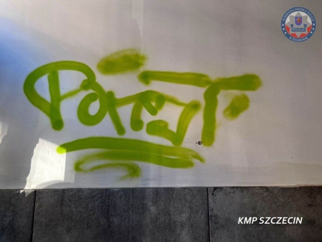 5 lat więzienia grozi 27-latkowi, który wymalował graffiti w dwóch miejscach Szczecina.
