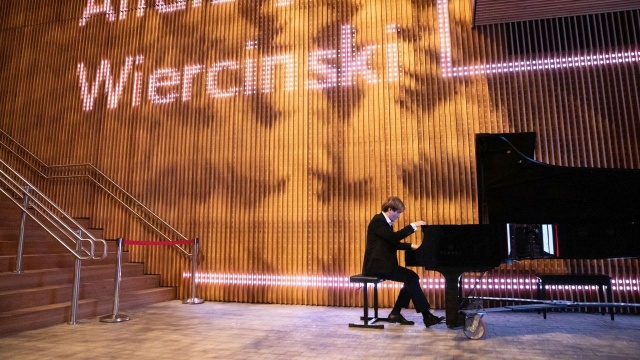 Polski pianista Andrzej Wierciński owacyjnie przyjęty na Expo 2020 w Dubaju [ZDJĘCIA]