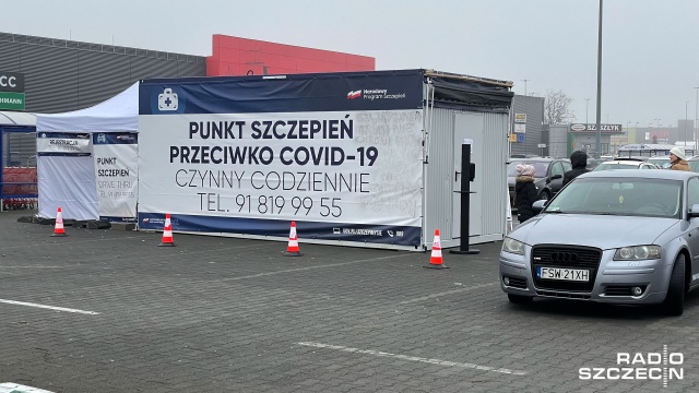 Dzieci powyżej 12. roku życia od piątku będą mogły przyjmować dawkę przypominającą szczepionki na koronawirusa - poinformowało Ministerstwo Zdrowia. Podawany będzie preparat firmy Pfizer.