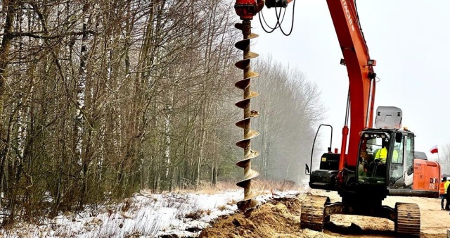 Trwa budowy zapory na granicy z Białorusią [WIDEO]