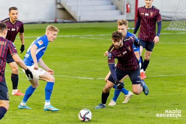 Piłkarze Pogoni bez porażki w sparingowych meczach w zimowym okresie przygotowawczym do rozgrywek o mistrzostwo Polski. Szczecinianie zremisowali w piątek z Hansą Rostock 2:2 w towarzyskim spotkaniu rozegranym w niecodziennej formule 3 x 45 minut.