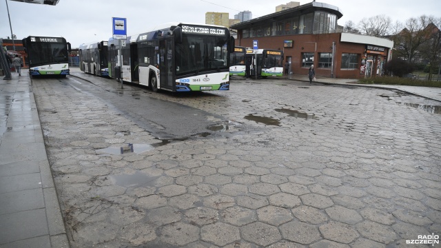 Podupadająca pętla autobusowa nie będzie remontowana. Szczecińska radna PiS - Agnieszka Kurzawa złożyła interpelację w sprawie pętli autobusowej przy ul. Kołłątaja w Szczecinie.