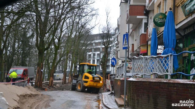 Trwa remont jednej z głównych dróg w okolicach kołobrzeskiego portu. Utrudnienia znikną przed sezonem letnim.