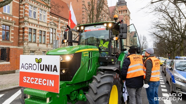 Członkowie rolniczej Agrounii protestowali na ulicach Szczecina. Przez dwie godziny utrudniali także przejazd na drodze wojewódzkiej nr 119 w kierunku Pyrzyc.