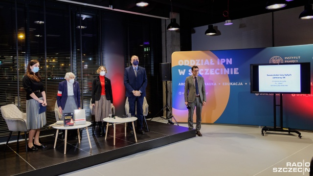 Każdy ruszył w swoją stronę, zaczynać nowe życie - szczecińskie losy żołnierzy Armii Krajowej były tematem czwartkowego spotkania w Przystanku Historia organizowanego przez Instytut Pamięci Narodowej w Szczecinie.