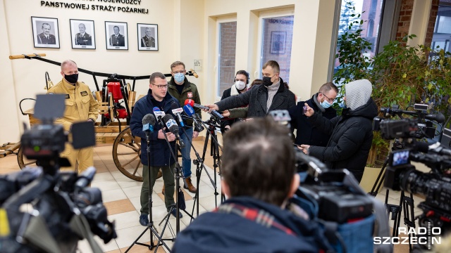 Służby wciąż walczą ze skutkami wichury w naszym regionie.